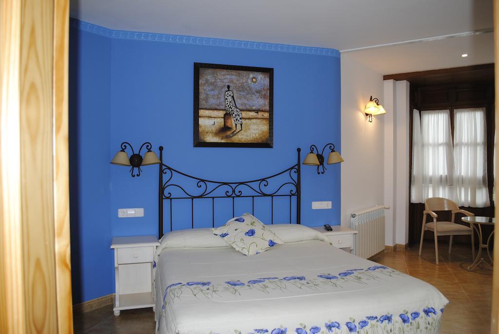 Hotel Rural La Corte De Los Pinares Винуэса Номер фото