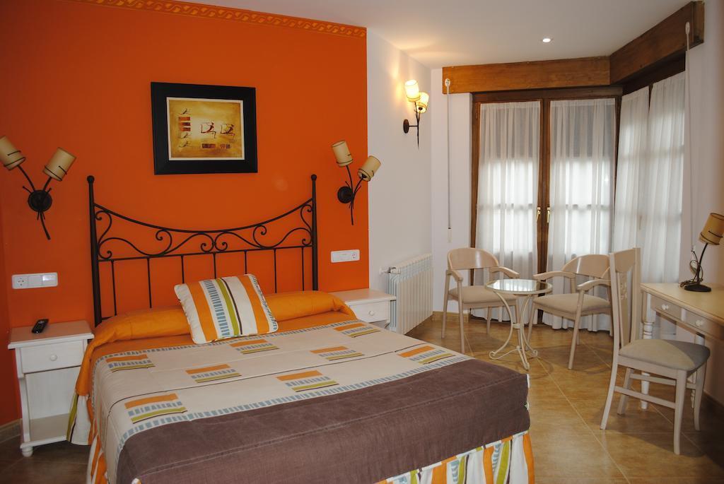 Hotel Rural La Corte De Los Pinares Винуэса Номер фото