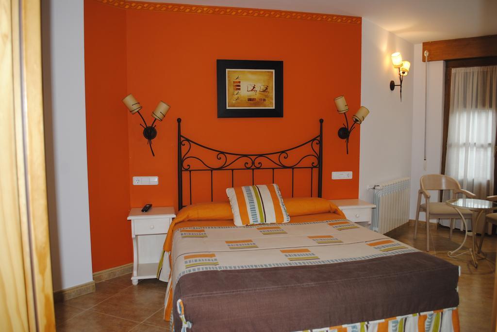 Hotel Rural La Corte De Los Pinares Винуэса Номер фото